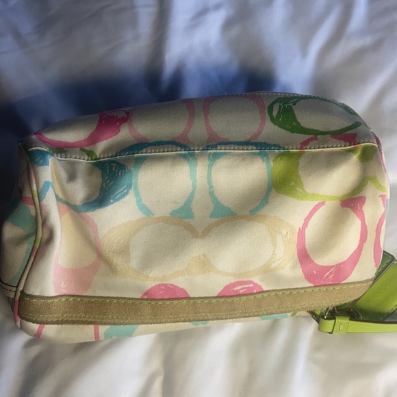 Coach pastel scribble edition barrel bag - Picture 4 of 8